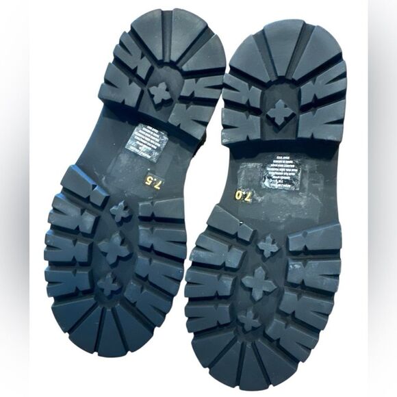 Revolve Steve Madden Reyen Leather Platform Boot Right foot 7 left foot 7.5 NWOT - Picture 9 of 13